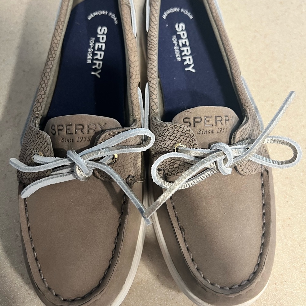 Sperry  size 7
